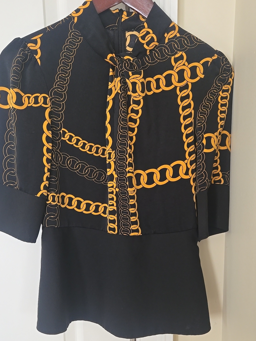 6Gracia Black & Gold Chain-Print Tie-Neck Blouse